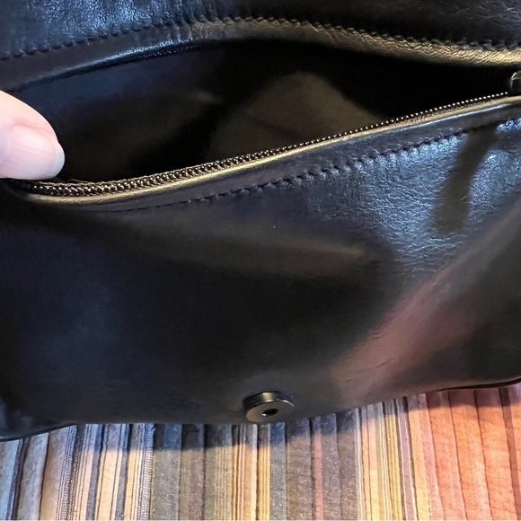 RARE & UNIQUE DONNA KARAN CROSSBODY BAG.Flap zippers open to HIDDEN pockets! - Picture 7 of 12